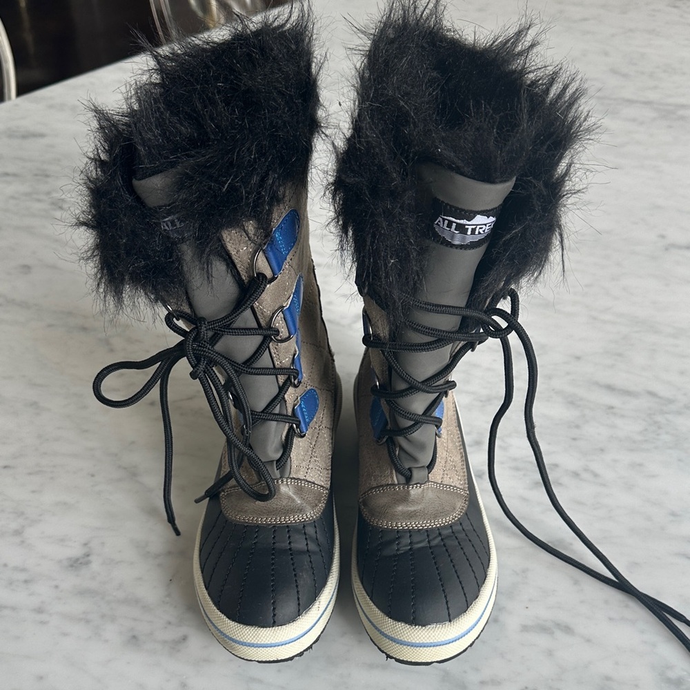 All Trek: Faux Fur Trim Winter Boots: size 2US